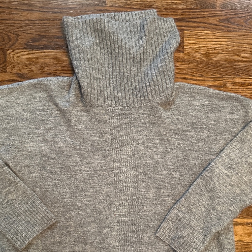 Banana Republic Gray Turtleneck Sweater - Picture 3 of 7